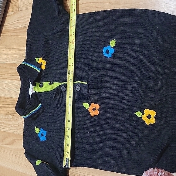 Vintage stapely knits black and stitch flowers sweater size small - Picture 6 of 10